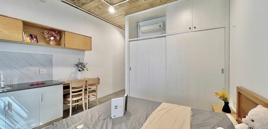 Industrial Studio – Không Gian Sống Tối Giản, Ngập Tràn Ánh Sáng