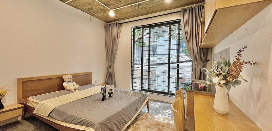Industrial Studio – Không Gian Sống Tối Giản, Ngập Tràn Ánh Sáng