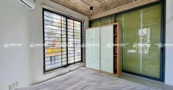 Industrial 1-Bedroom – Không Gian Sống Riêng Tư, Tràn Ngập Ánh Sáng