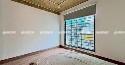 Warm Industrial 1-Bedroom – Không Gian Sống Ấm Cúng & Riêng Tư